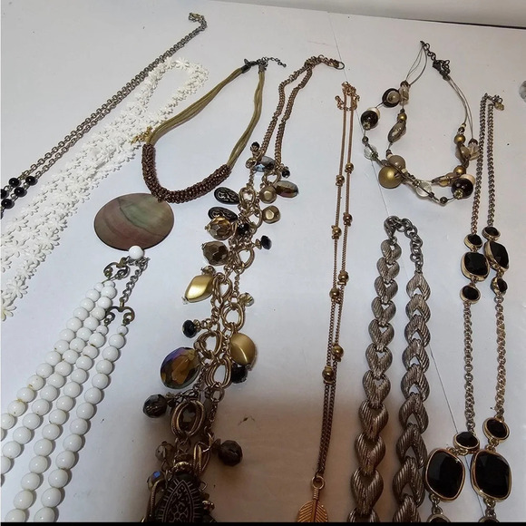 Lot Of 12 Fashion Costume Jewelry Necklaces Some Branded Some Not Various Styles - Picture 7 of 12